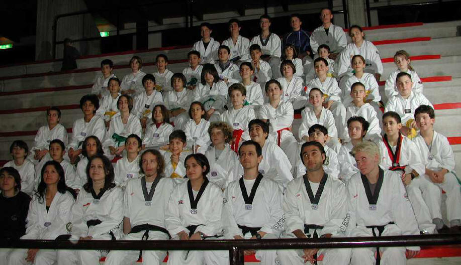 Gruppo0-dic01.jpg (73736 byte)