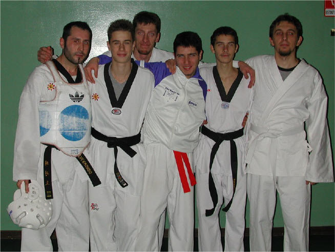Gruppo_grandi2_02.jpg (142638 byte)
